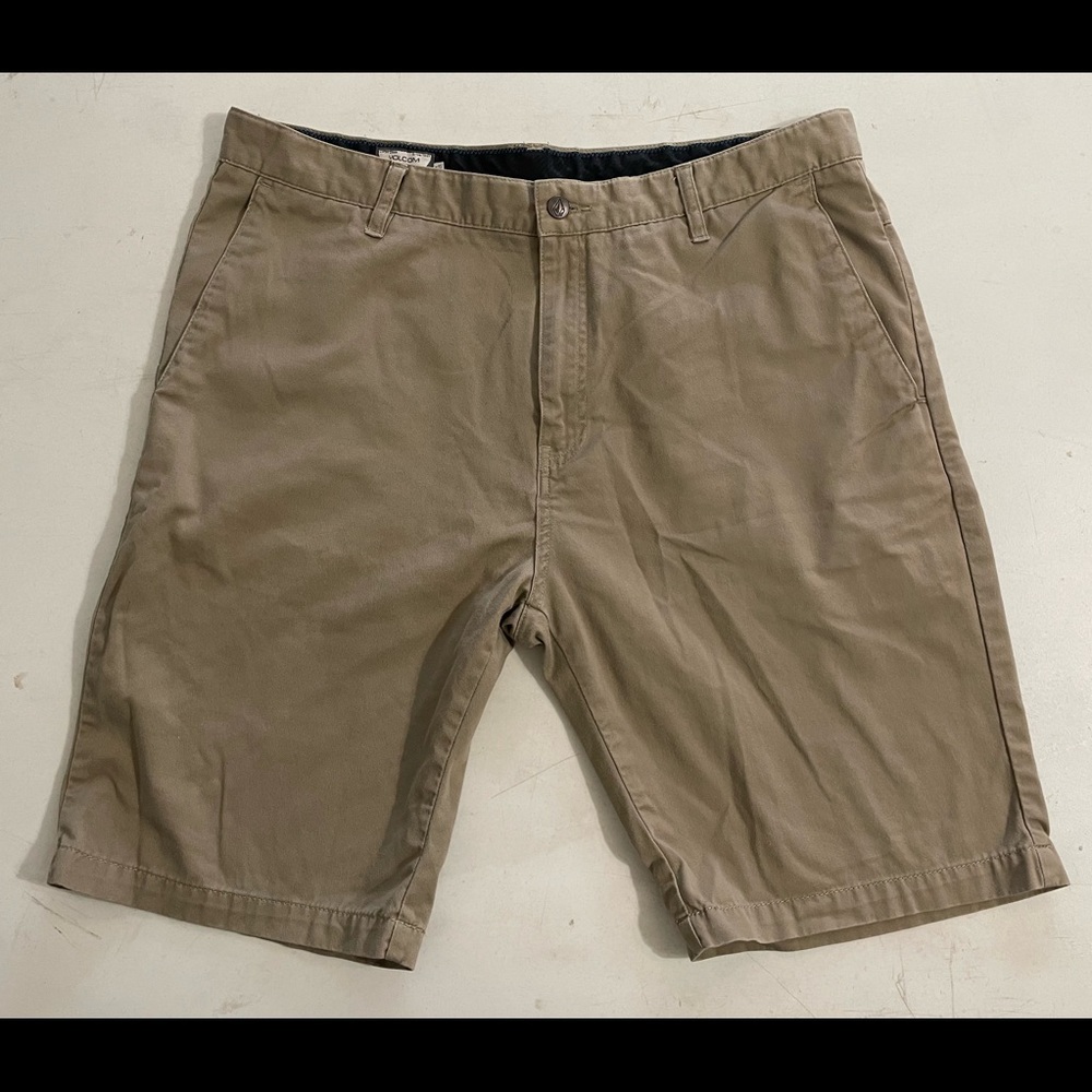 Volcom casual shorts mens 38 x 10.5” inseam light brown cotton pockets near mint